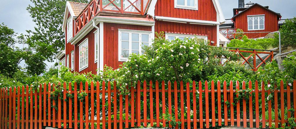 Best time of year to paint a fence