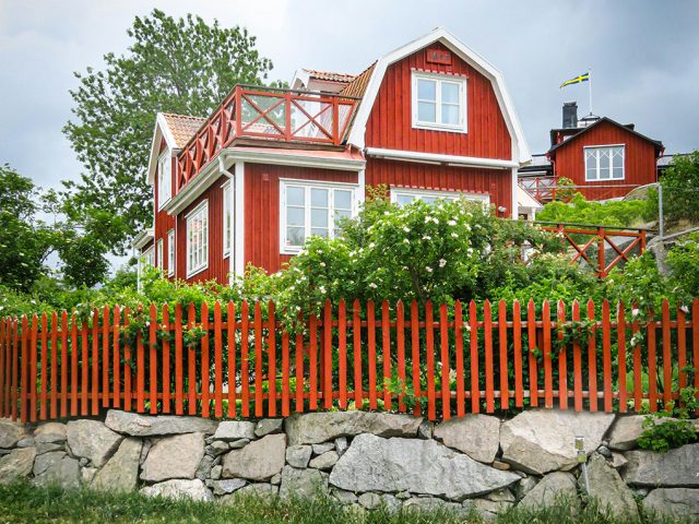 Best time of year to paint a fence