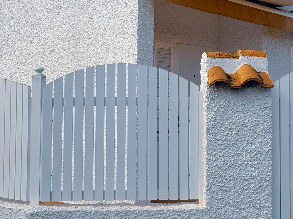 How long does fence paint last