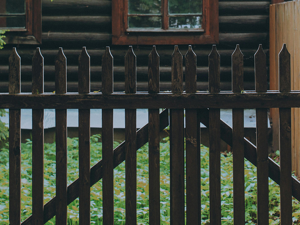 How long does fence paint last