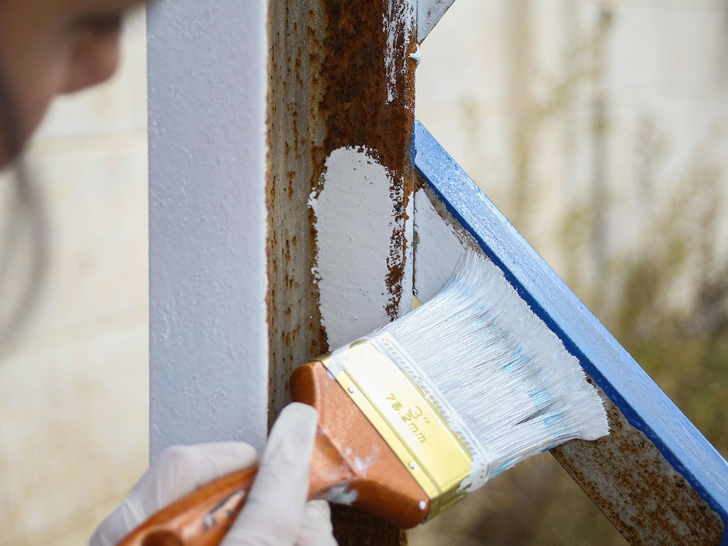 How long does fence paint last