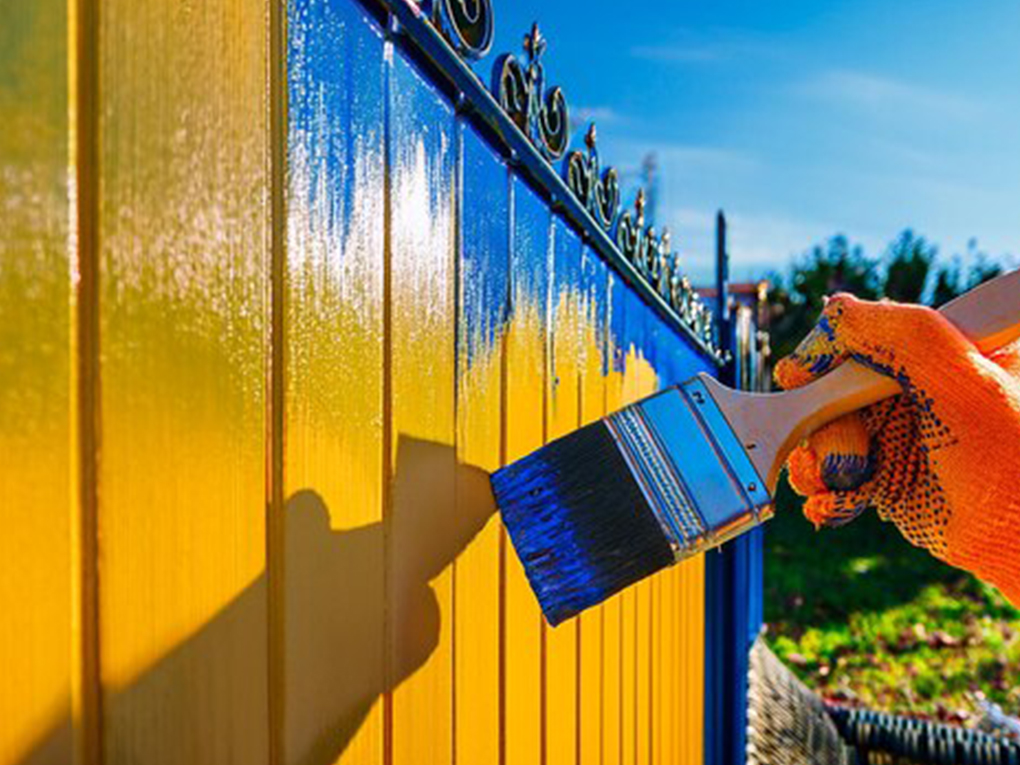 How long does it take to paint a fence