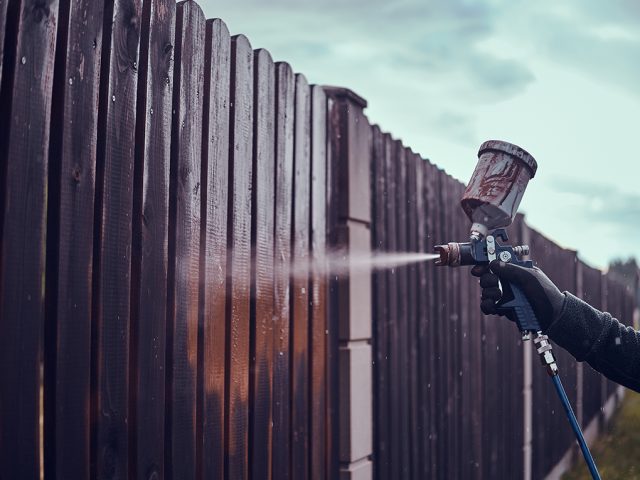 How many coats of paint does a fence need