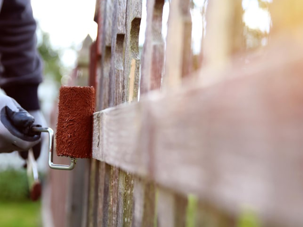 How to paint fence posts