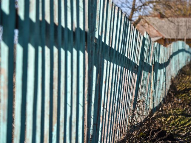 How to remove old fence paint